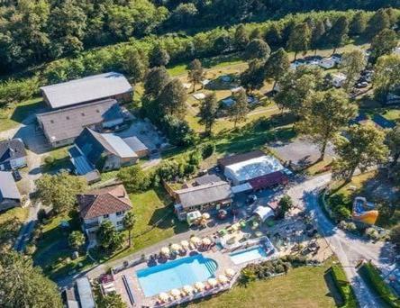 Oh! Campings - Camping Paradis A L'Ombre Des Tilleuls Peyrouse Exterior foto